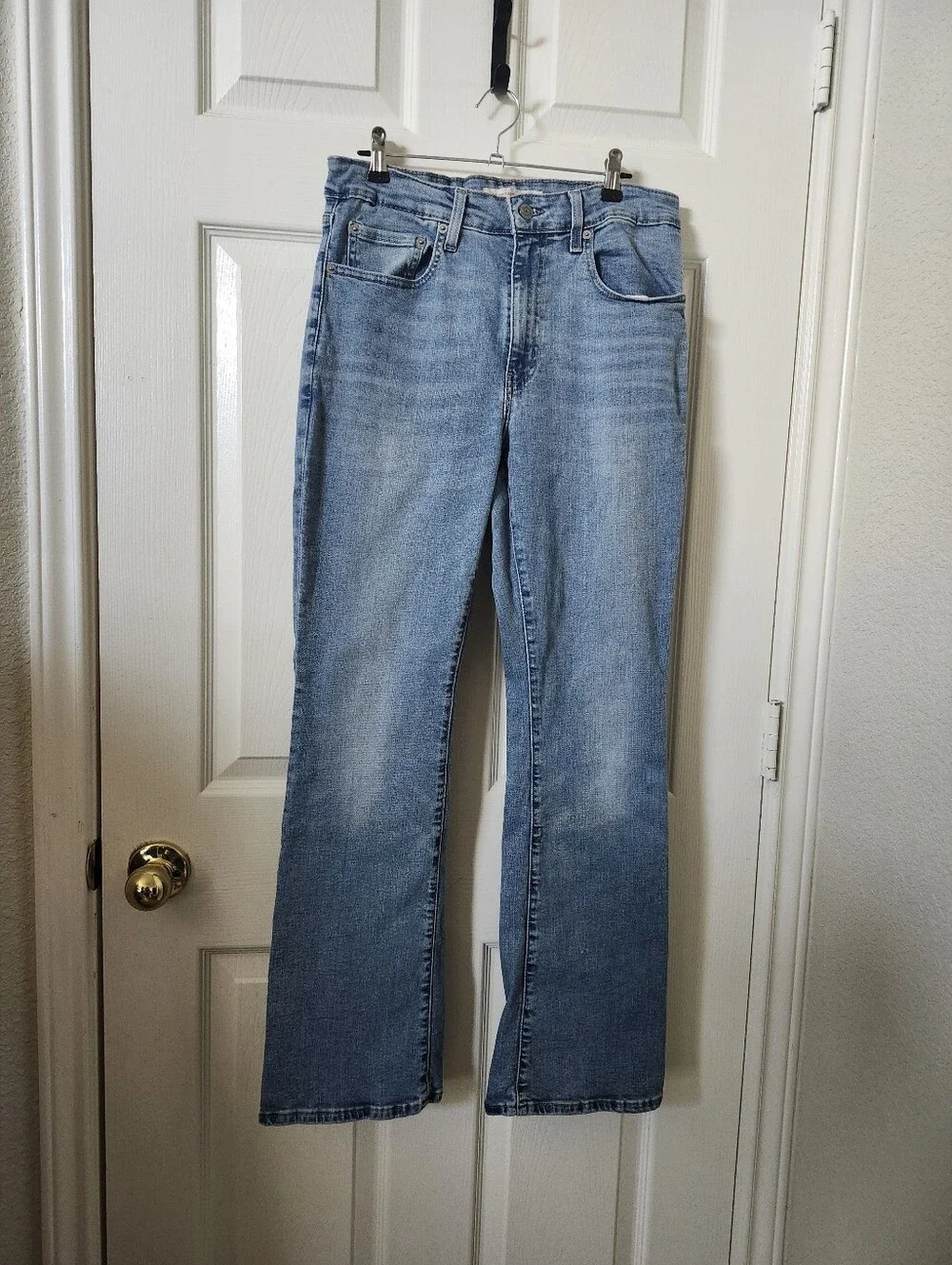 Levis 725 High Rise Bootcut Light Blue Jeans 30